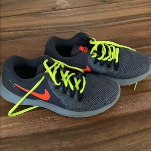 Nike Lunar Apparent Athletic Shoes